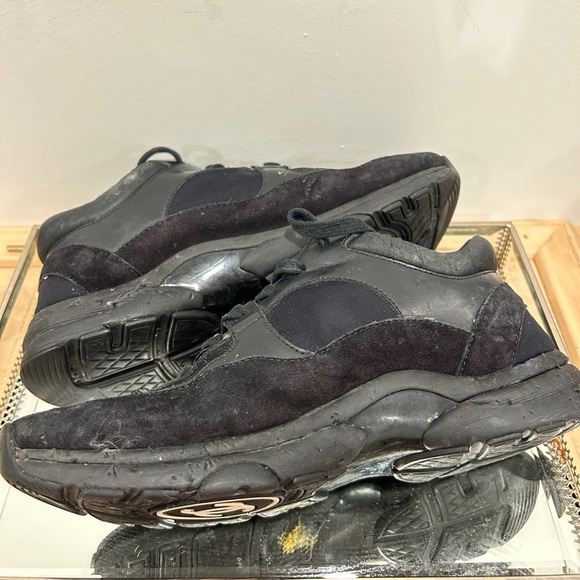 Chanel size 35.5 Interlocking CC Logo Leather Sneakers - Picture 7 of 13